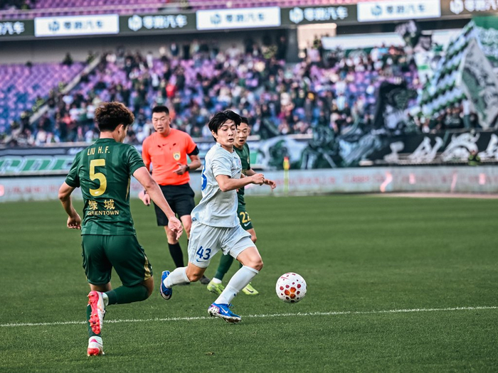 开云娱乐-中超观察｜超高上座率令人欣喜，争议判罚需要警惕|杨皓宇|点球|浙江队|联赛|浙江职业足球俱乐部_新浪体育_新浪新闻